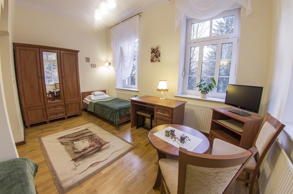 Szwajcarka Willa Z Sauna I Jacuzzi Kudowa Zdroj Room photo